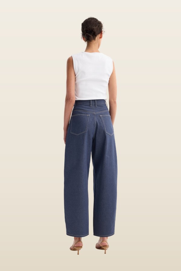 Barrel leg raw denim | raw denim — model back