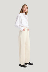Berber - Barrel leg denim — model side