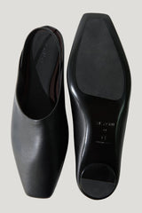 Classic Slip On Flat — model front