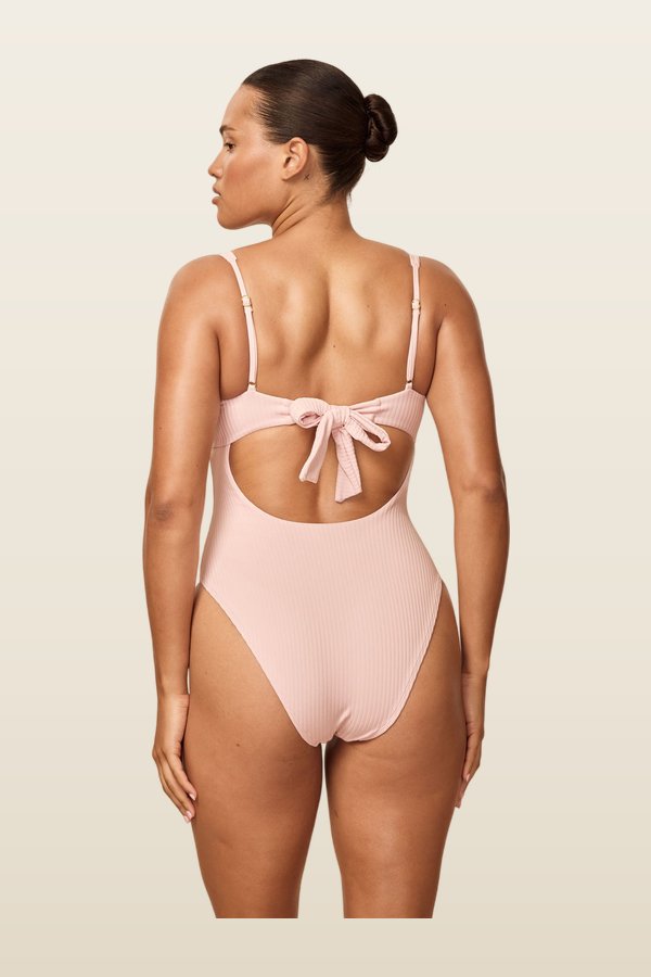 Clovelly One Piece — carry 4