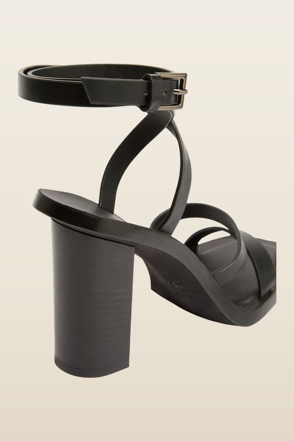 Leather sandals — model back