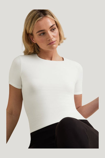 365 Sculpting Lounge T-Shirt - Coconut Milk — model side