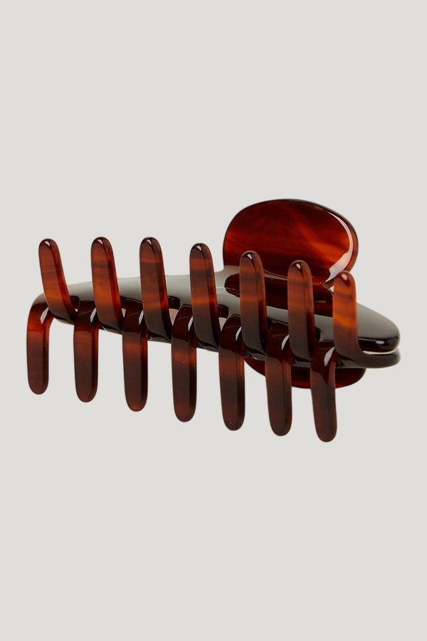 90's Claw Clip - Brown Tortoise — model side