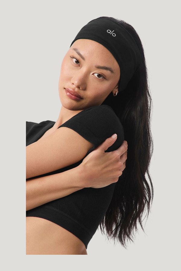 Performance Conquer Headband — model front