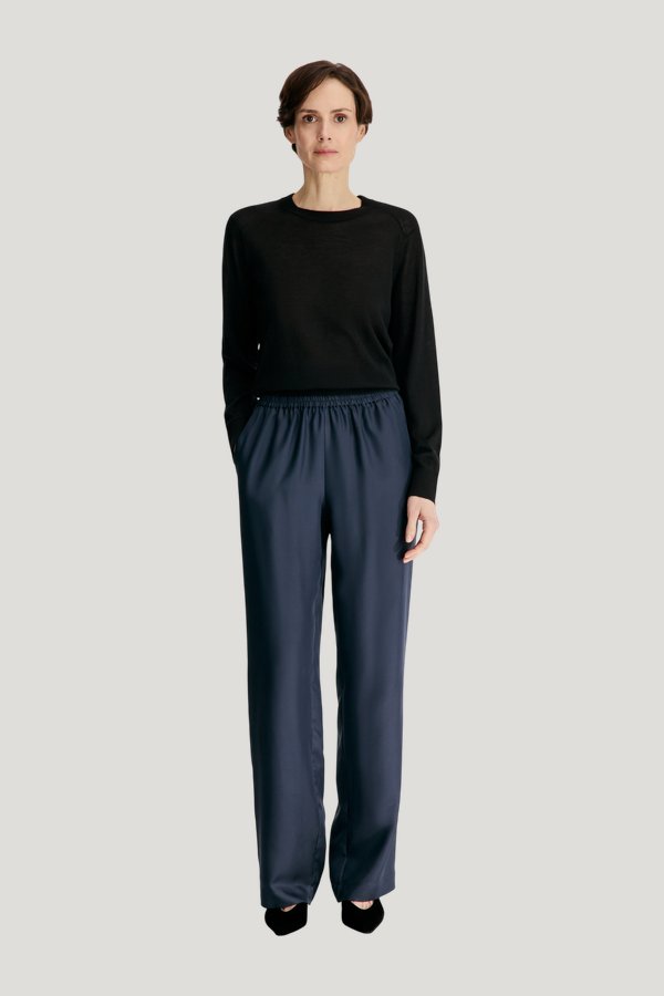 ALERA LDS PANT Silk twill trousers — model front