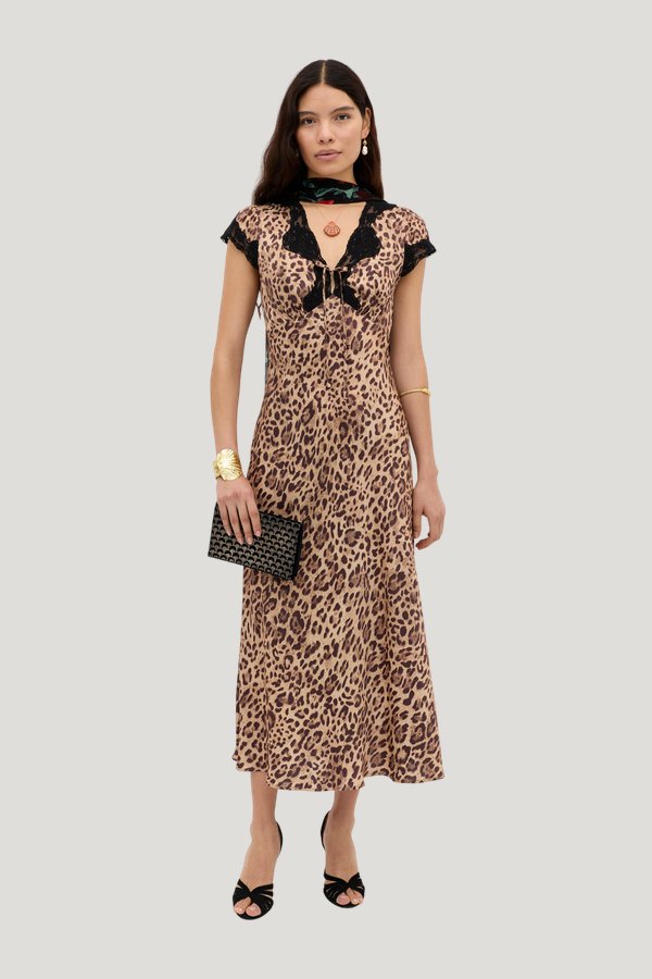 Amari - Mila Leopard — model front