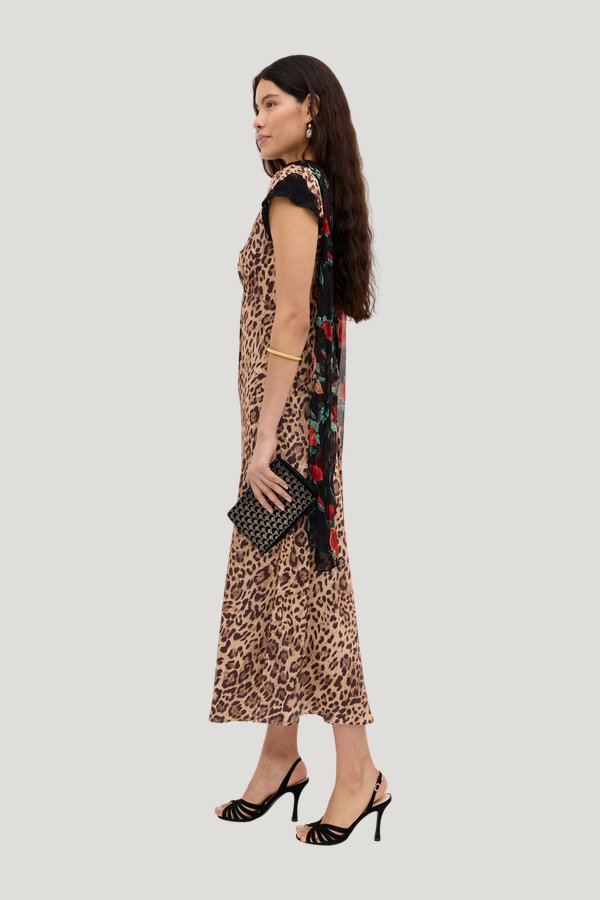 Amari - Mila Leopard — model side