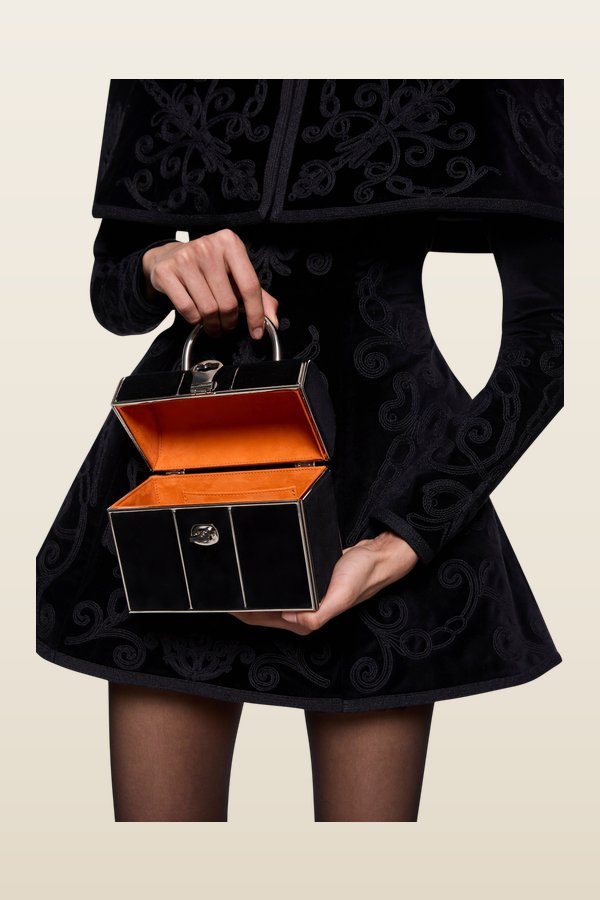 Annie’s Treasure Chest - Onyx — model back