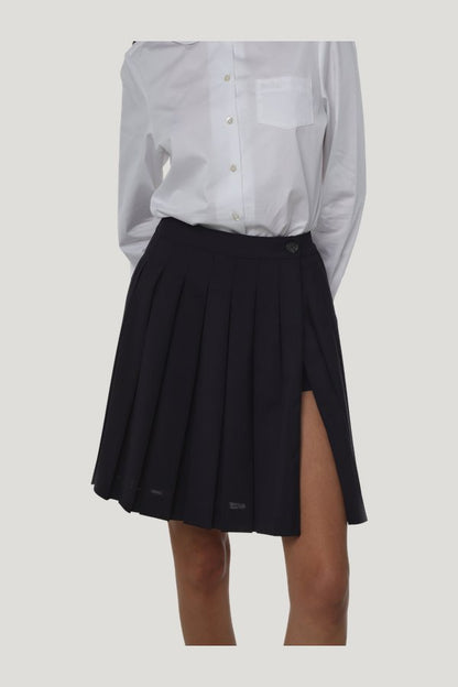 Astra Skort — model side