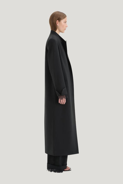 Axel Coat — model side