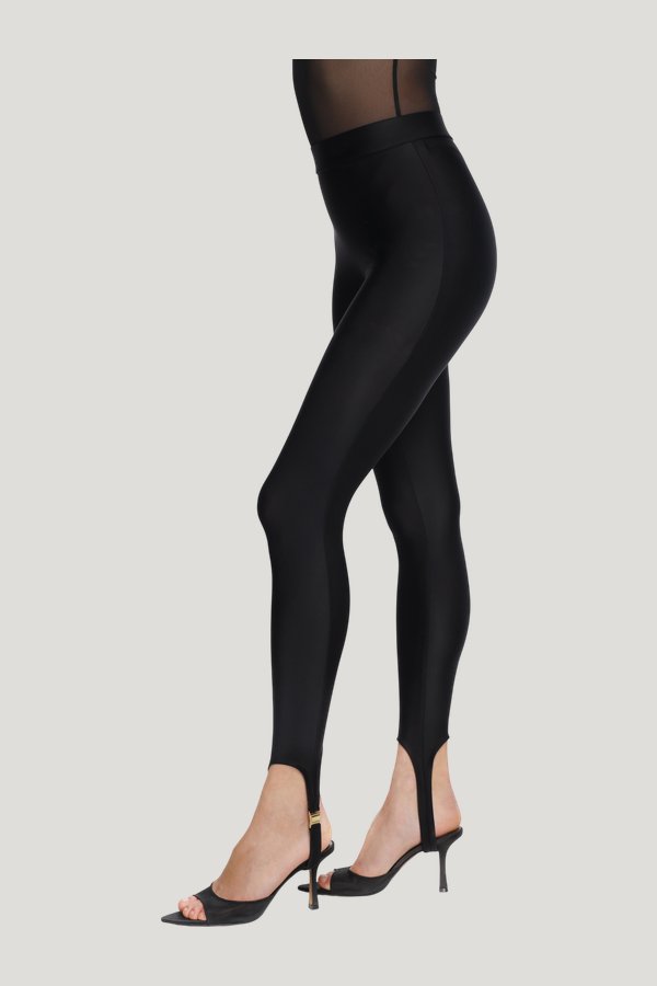 Axis Leggings — model side