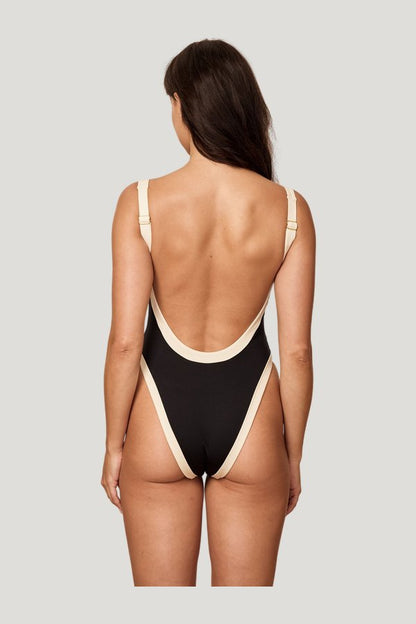 Barcelona One Piece — carry 3