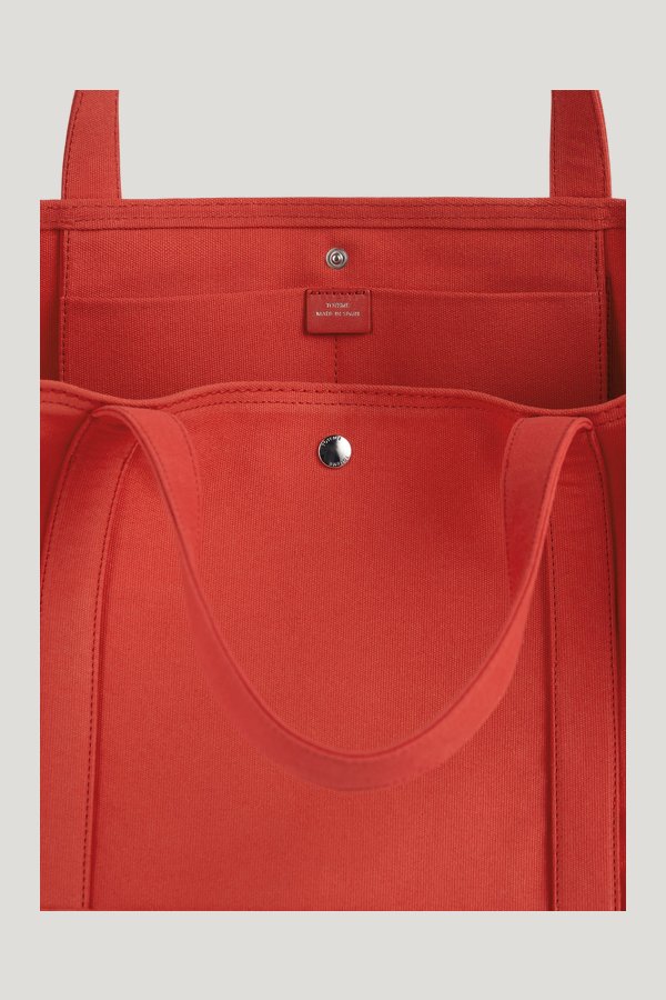 Beach tote — model side
