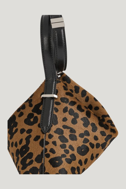 Bevel pony hair wristlet leopard — model side