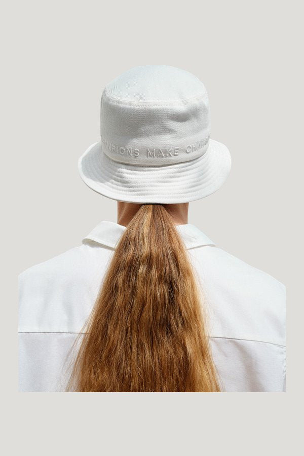 Bucket hat — model side