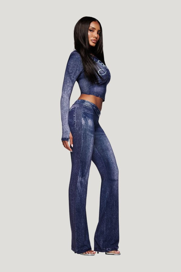 Blare Trackpant - Dark Denim — model side