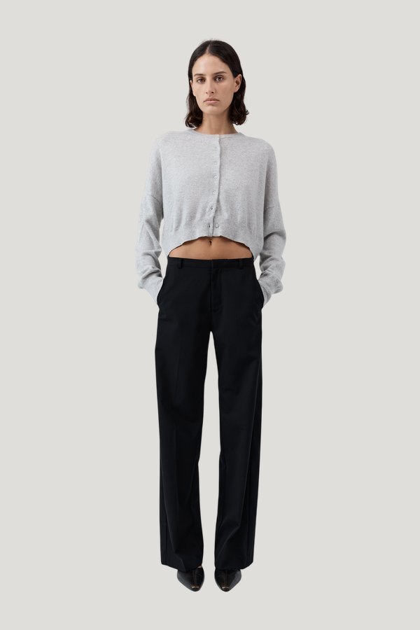 Cashmere Relaxed Cropped Cardigan - Grey Marle — model front