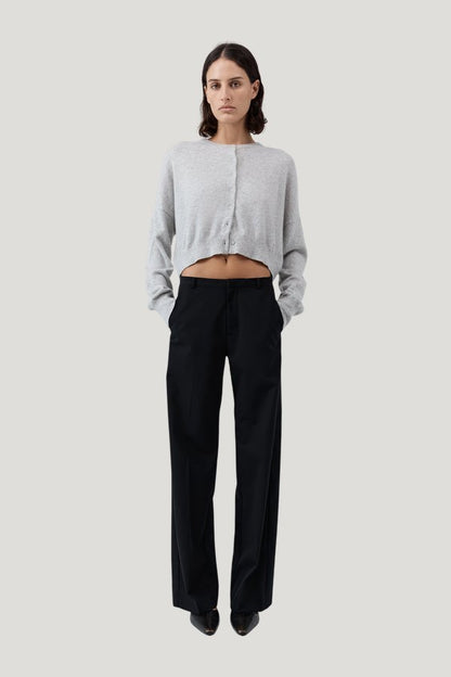 Cashmere Relaxed Cropped Cardigan - Grey Marle — model front
