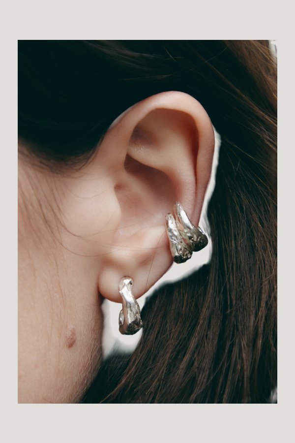 Cau Earrings Silver — model front