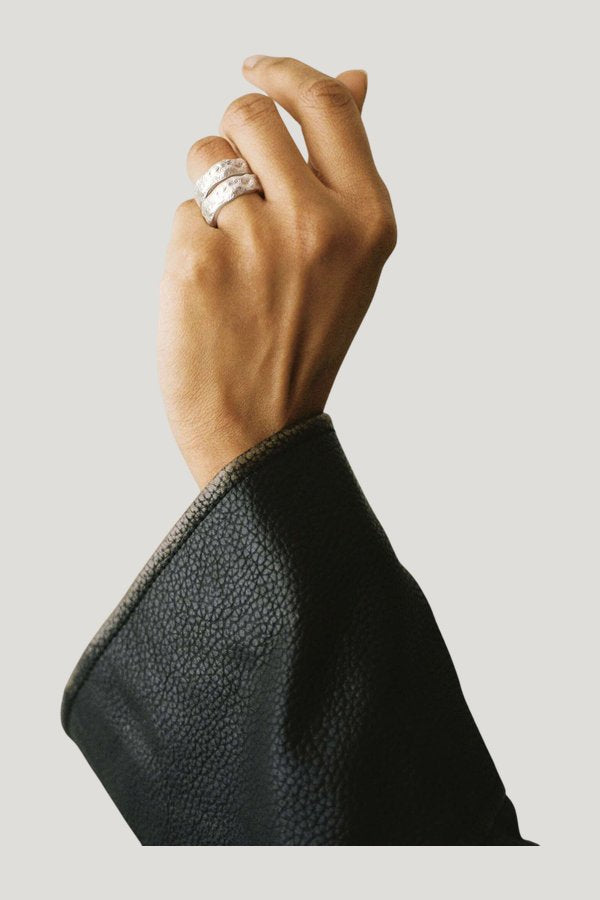 Chunky Ring Silver — model front