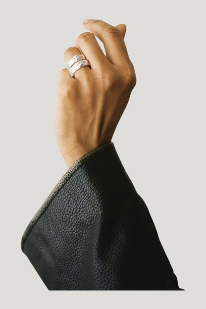 Chunky Ring Silver — model front