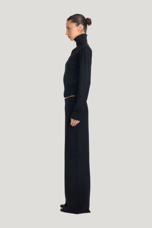 Clarisse Knit Pant — model side