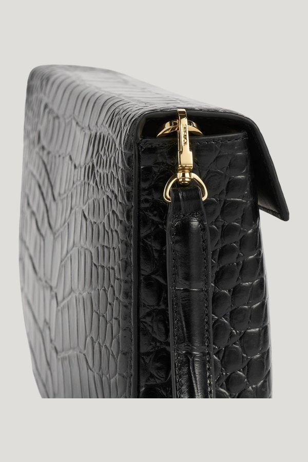 Clip croco-embossed clutch — model side