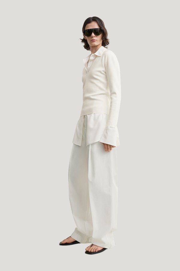 Compact knit v-neck — model side