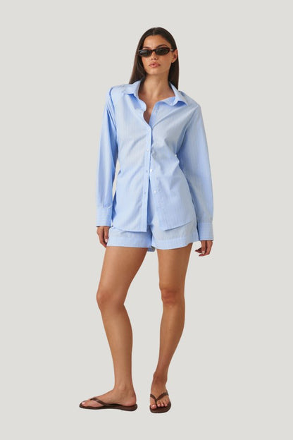 Crease Resistant Cotton Poplin High Waist Shorts — model front