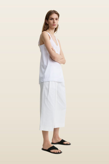 Cropped trousers — model back