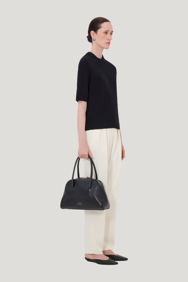 DARA Short-sleeve cashmere top — model side