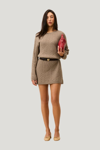 Robe DAREEN — model front