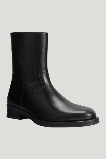Daryl Ankle Boot in Black Leather — model front
