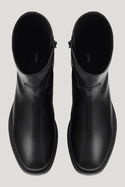 Daryl Ankle Boot in Black Leather — model side