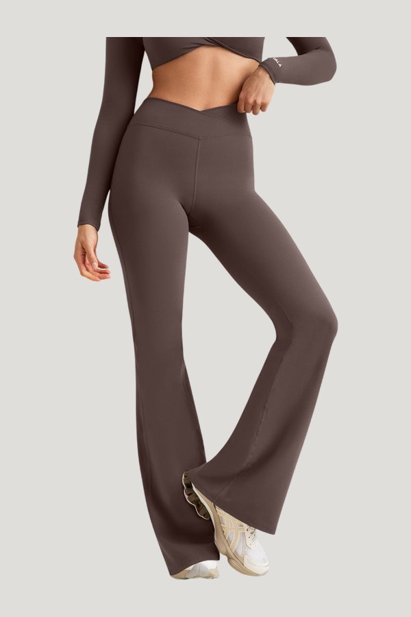 DayFlex Soft Wrap Yoga Pant — model side