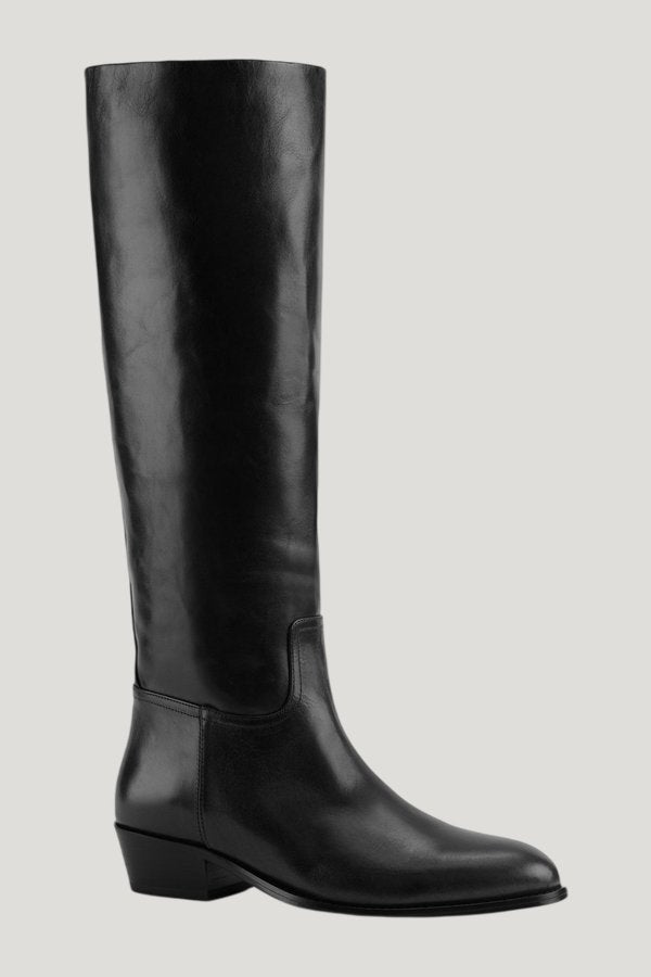 Den Knee Boot Black Leather — model side