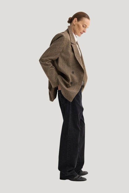 Double breasted blazer | herringbone — model side