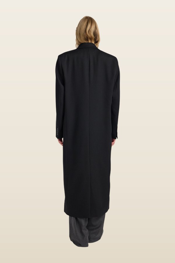 Double breasted tailored coat — model back