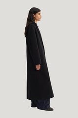 Double-faced coat — model side