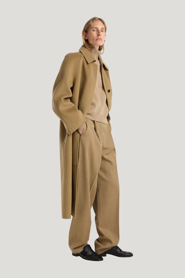 Double-faced wool padded coat — model side