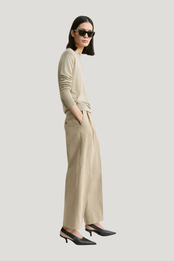 Double-pleat cropped linen trousers — model side