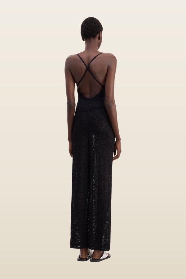 EGEO Elasticated waist trousers — model back
