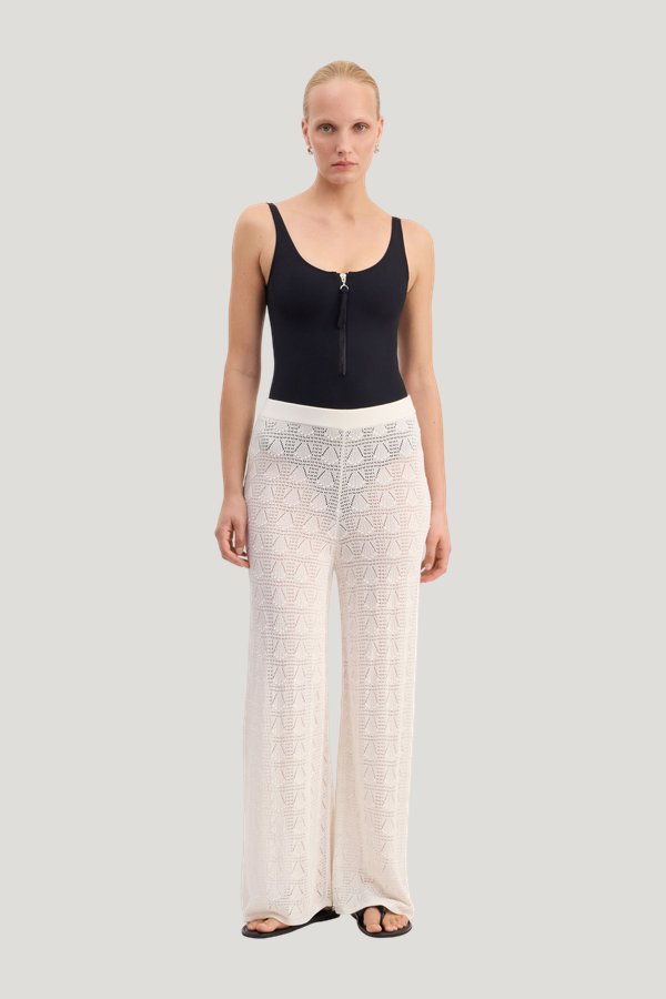 EGEO Elasticated waist trousers — model front