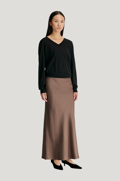 ELI Silk twill maxi skirt — model side
