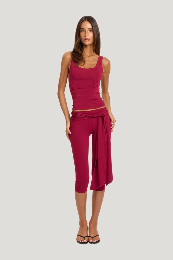 Elvira Capri — model front