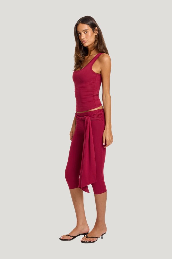 Elvira Capri — model side