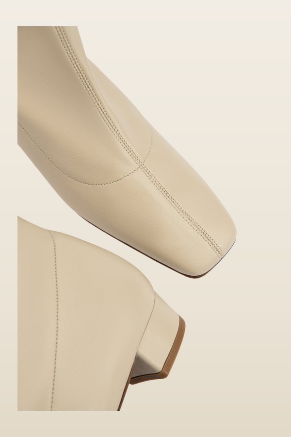 Este White Leather Ankle Boot — model back