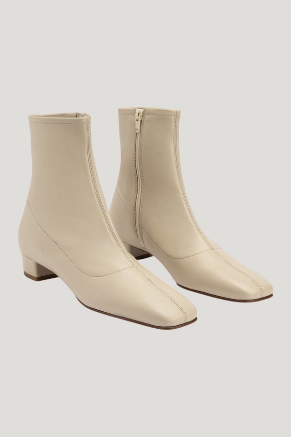 Este White Leather Ankle Boot — model front