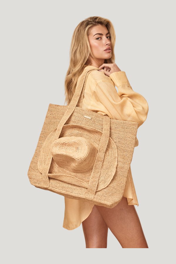 Exuma Bag - Natural — model side