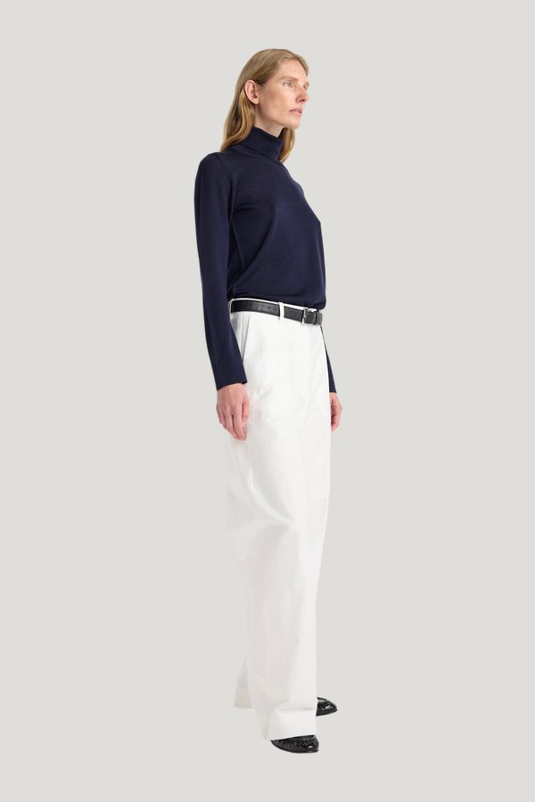 Fine-knit wool cashmere turtleneck — carry 3